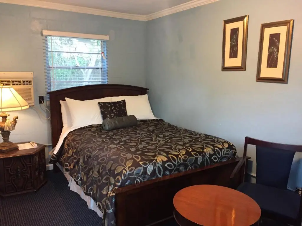 Palmer's Motel 4
