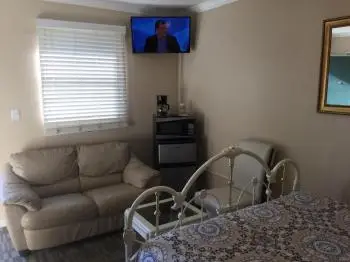 Palmer's Motel 8